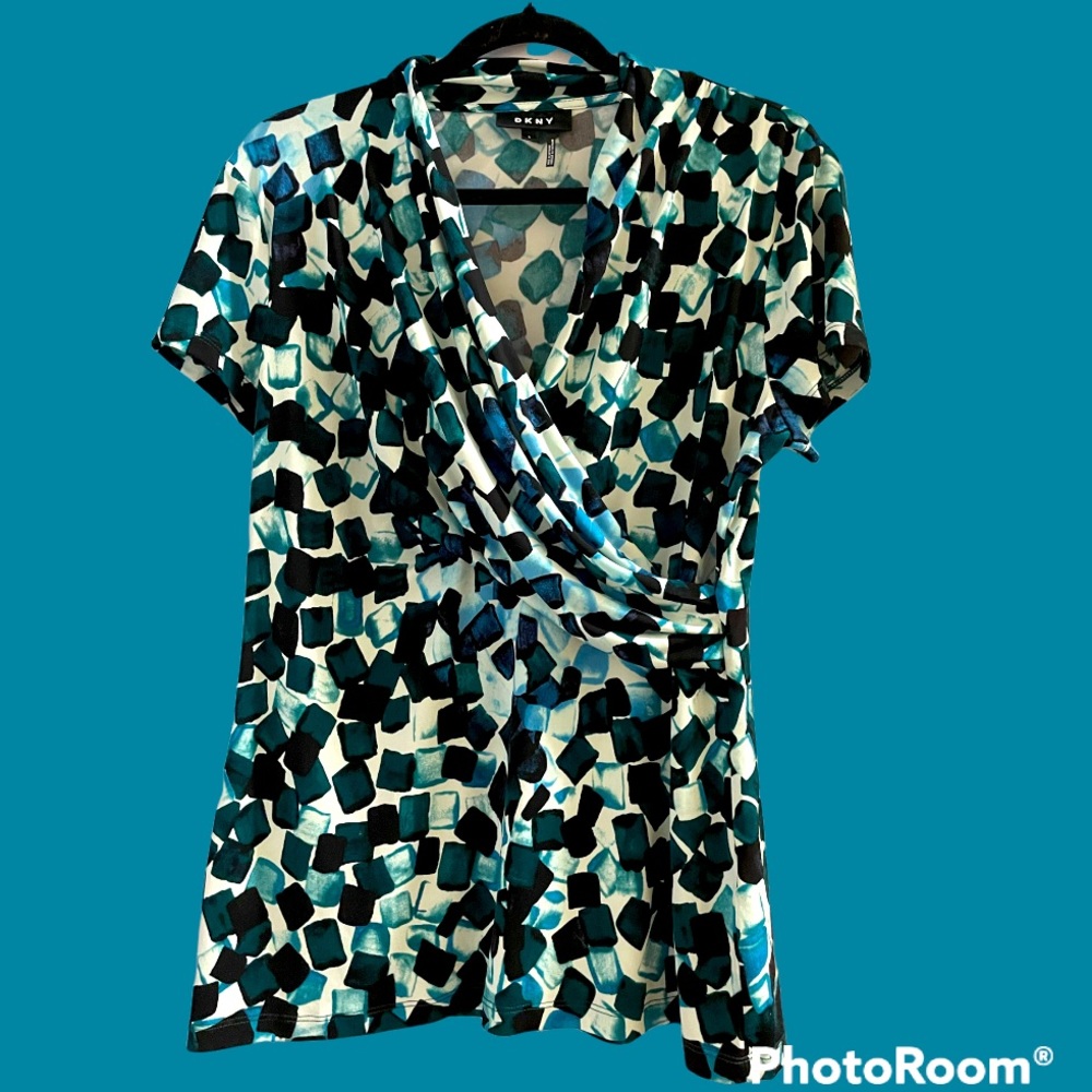 L DKNY top